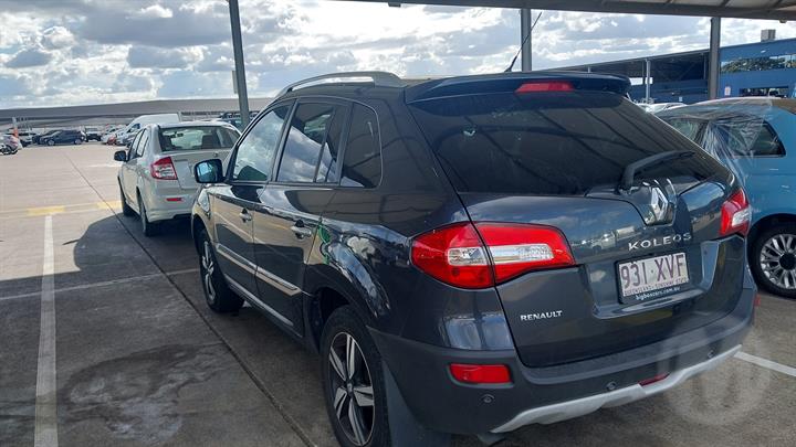 Vehicle photo