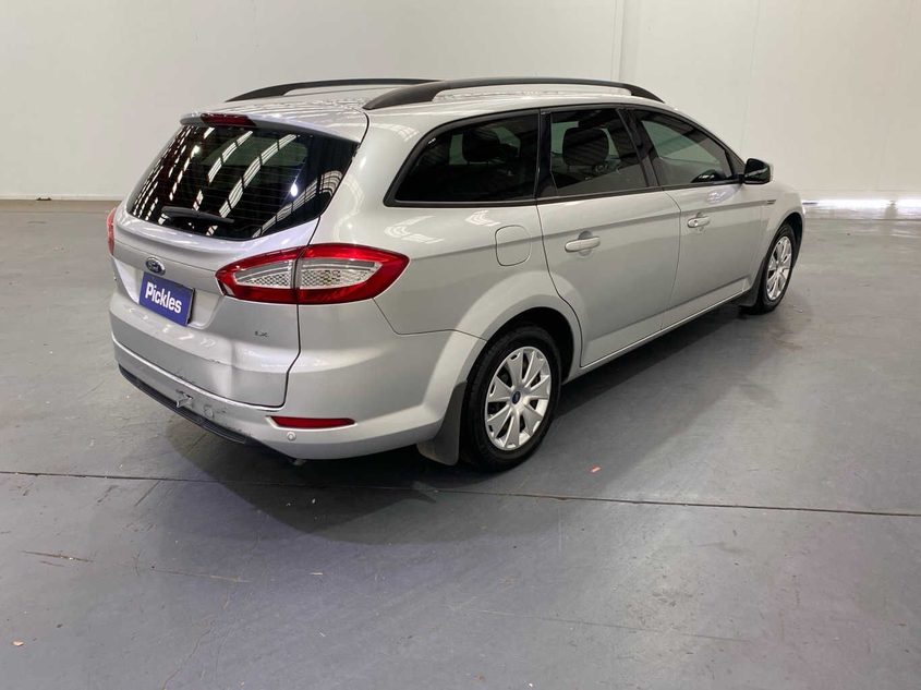 Vehicle photo