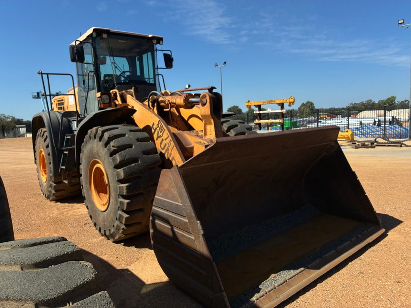 2014 Hyundai HL770-9
