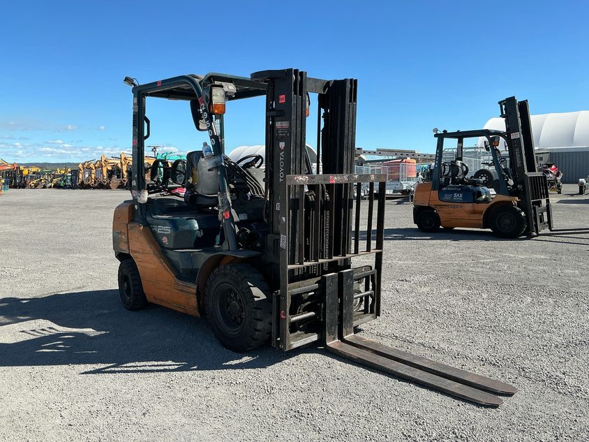 2012 Toyota 32-8FG25